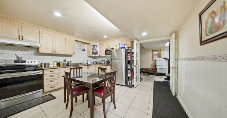 284 Maple Leaf Drive, Toronto, ON, M6L 1P3 - 30