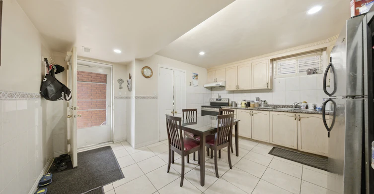 284 Maple Leaf Drive, Toronto, ON, M6L 1P3 - 29