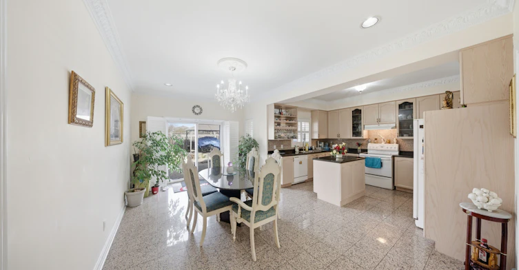 284 Maple Leaf Drive, Toronto, ON, M6L 1P3 - 13