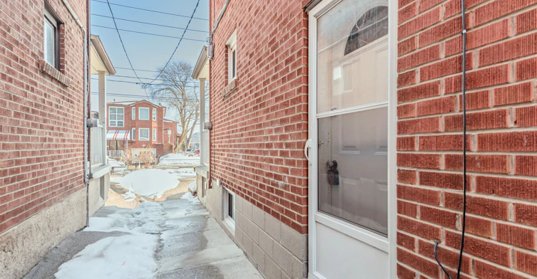 Lower-20 Castleton Avenue, Toronto, ON, M6N 3Z5 - 2