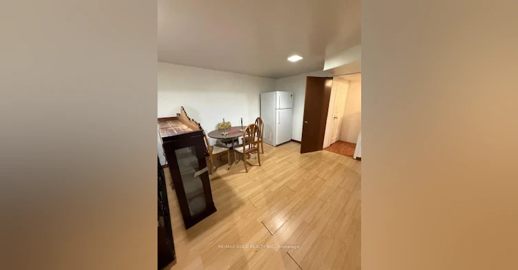 87 Lexington Avenue, Toronto, ON, M9V 2G9 - 3