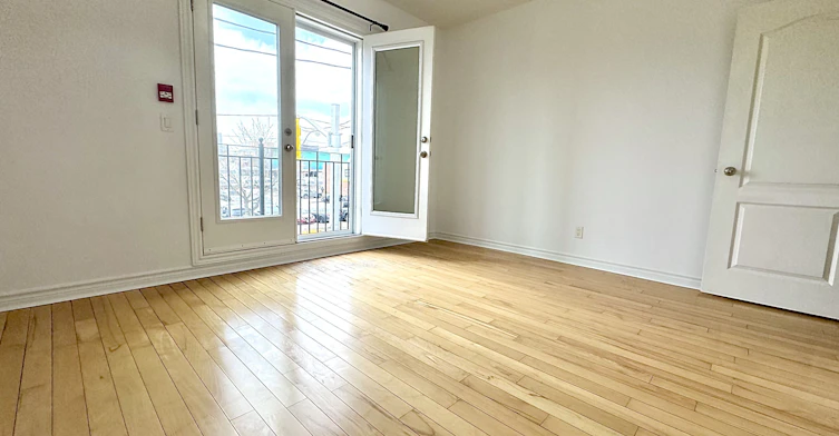 4-2417 Dundas Street, Toronto, ON, M6P 1X3 - 9