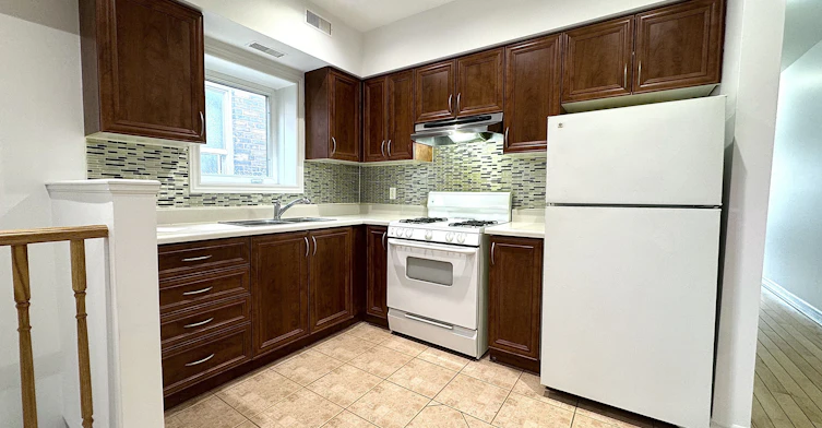 4-2417 Dundas Street, Toronto, ON, M6P 1X3 - 4