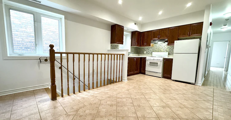 4-2417 Dundas Street, Toronto, ON, M6P 1X3 - 3