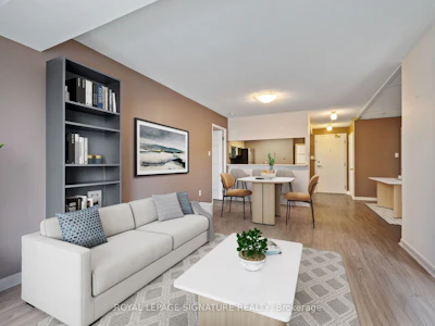 102-101 Subway Crescent - 2