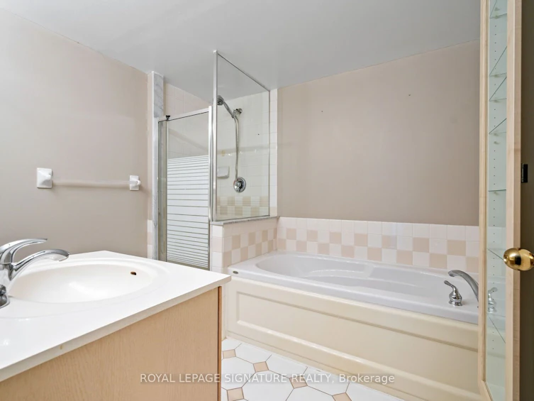 102-101 Subway Crescent, Toronto, ON, M9B 6K4 - 15