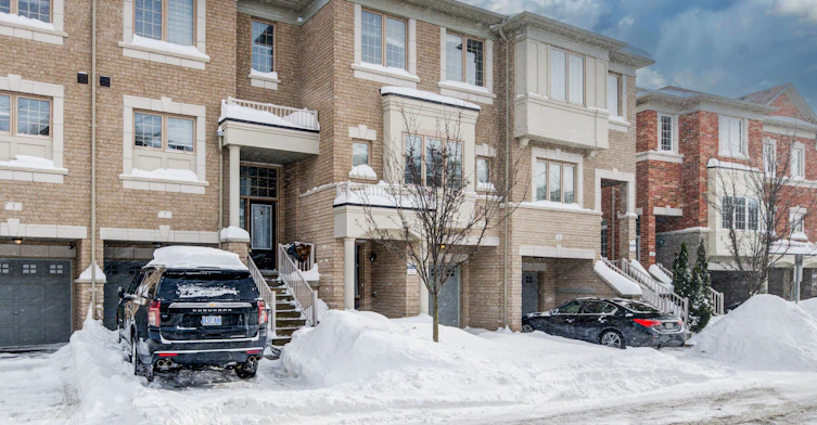 40-9 Aspen Hills Road, Brampton, ON, L6Y 6E3