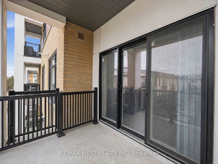 311-120 Canon Jackson Drive, Toronto, ON, M6M 0B8 - 11