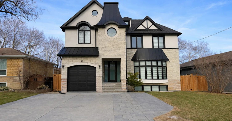 Lower-25 Duffield Road E, Toronto, ON, M9P 3C8
