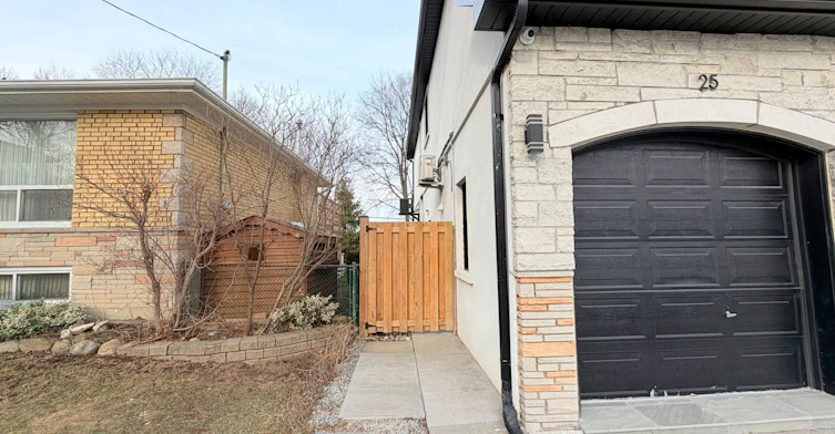 Lower-25 Duffield Road E, Toronto, ON, M9P 3C8 - 2