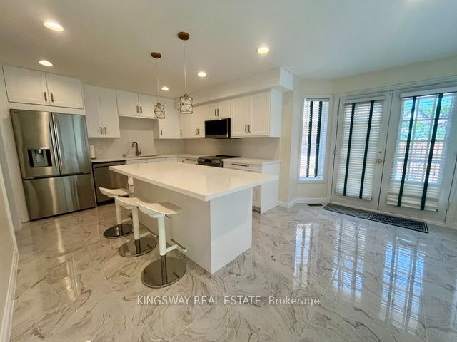 4040 Lookout Court, Mississauga, ON, L4W 4E9 - 3