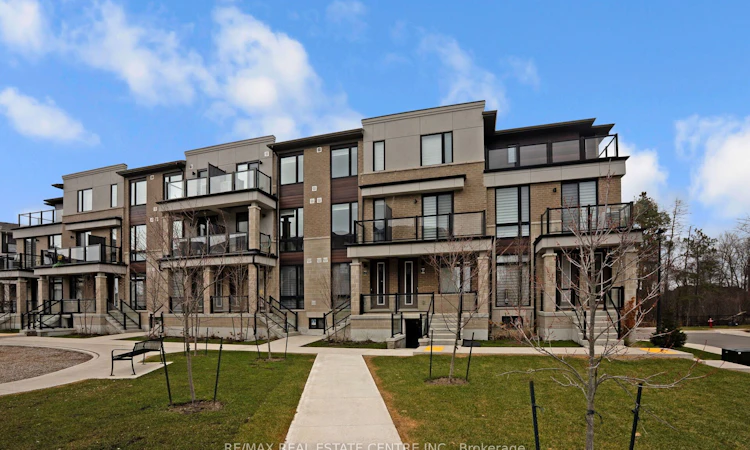 43-45 Knotsberry Circle