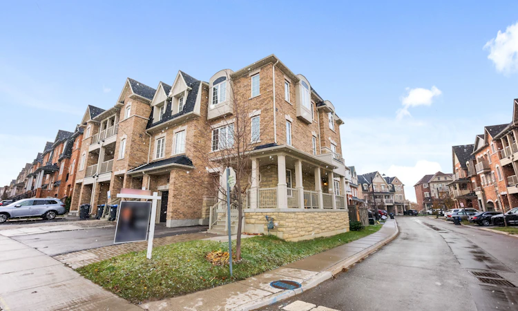 2 Shiff Crescent