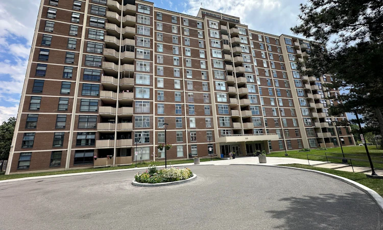 211-335 Driftwood Avenue