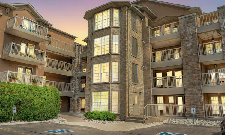 212-1460 Bishops Gate