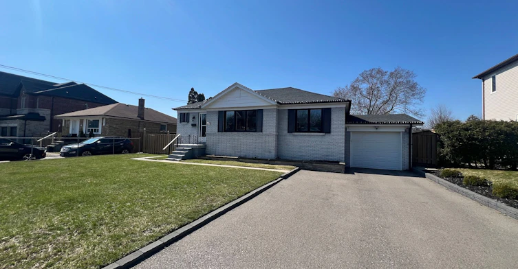 2504 Donnavale Drive, Mississauga, ON, L5A 2N1