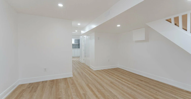 B-716 Brock Avenue, Toronto, ON, M6H 3P2 - 11