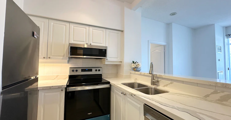 103-4640 Kimbermount Avenue, Mississauga, ON, L5M 5W6 - 11
