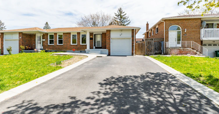 (Upper)-17 Manitou Crescent, Brampton, ON, L6S 2Z6