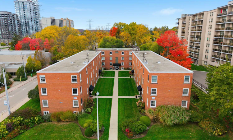 15-1351 Lakeshore Road