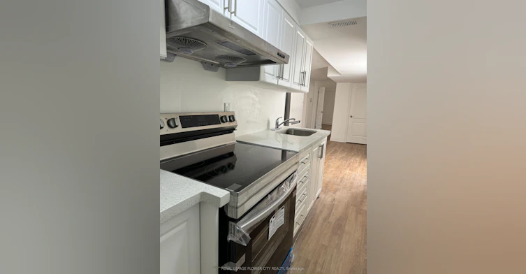 7227 Para Place, Mississauga, ON, L5W 1K4 - 4