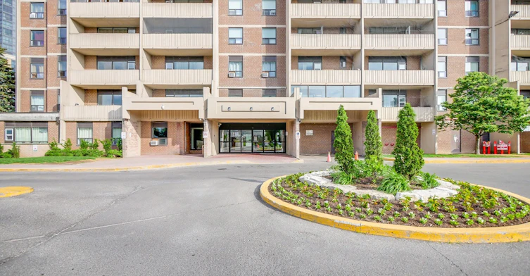 902-3390 Weston Road, Toronto, ON, M9M 2X3 - 2