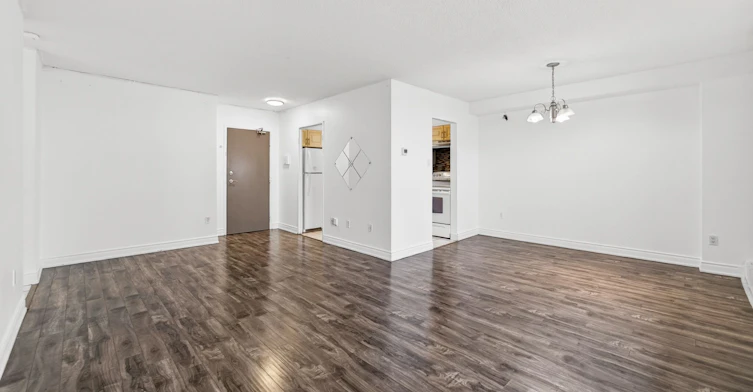 902-3390 Weston Road, Toronto, ON, M9M 2X3 - 13