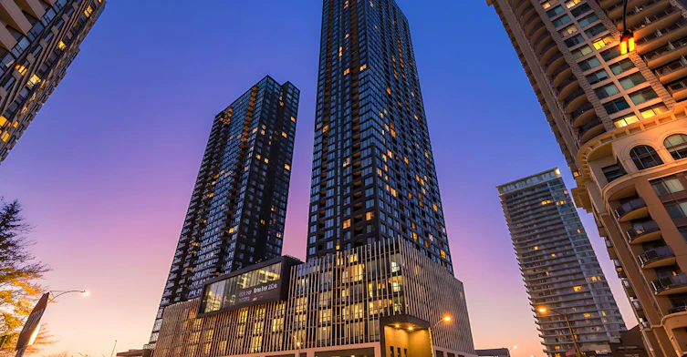 413-395 Square One Drive W, Mississauga, ON, L5B 0P6