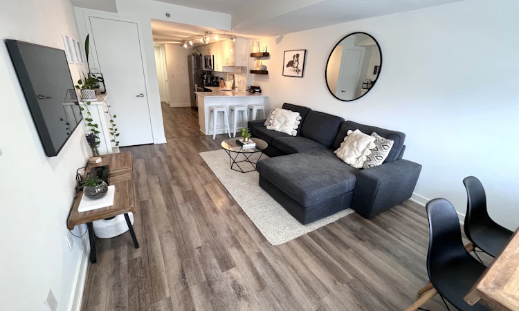 TH1-11 Superior Avenue