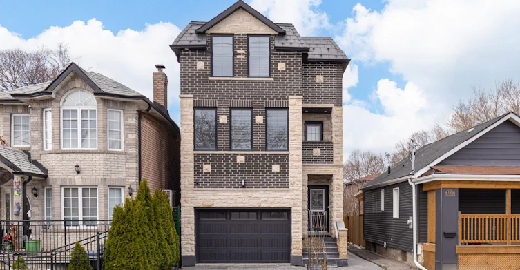 Upper 2 Levels-14 Rotherham Avenue, Toronto, ON, M6M 1L8