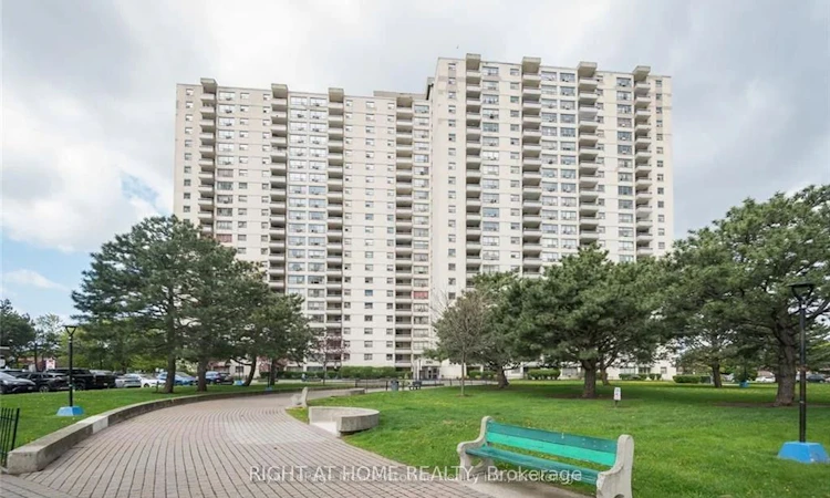508-390 Dixon Road W