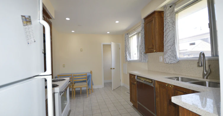 84 Kearney Drive, Toronto, ON, M9W 5J8 - 8