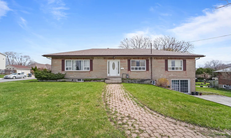 2230 Britannia Road W