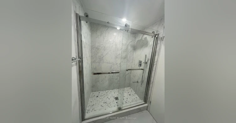 2802 Hollington Crescent, Mississauga, ON, L5K 1E9