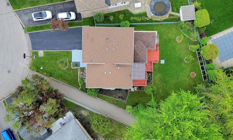 53 Geneva Crescent