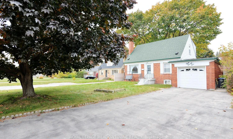 825 North Service Road