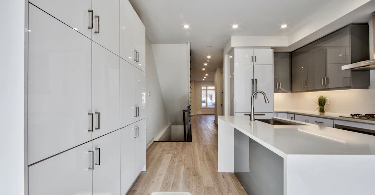 198 Mcroberts Avenue, Toronto, ON, M6E 4P5 - 6