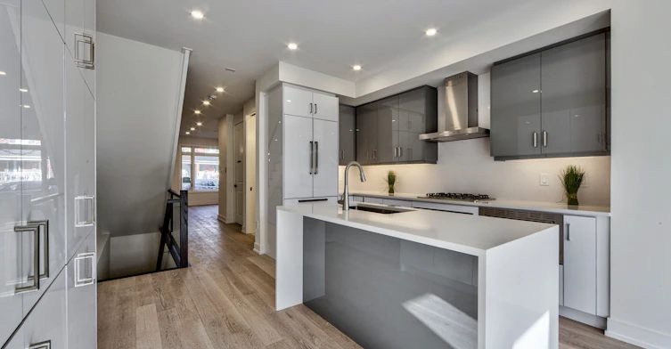 198 Mcroberts Avenue, Toronto, ON, M6E 4P5 - 5