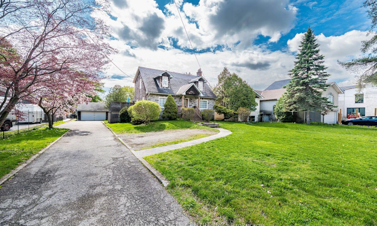 2212 Mississauga Road