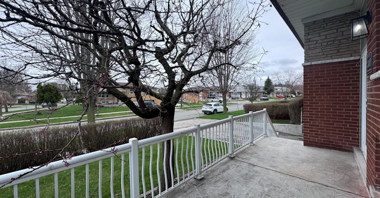UPPER-300 Driftwood Avenue, Toronto, ON, M3N 2P1 - 4