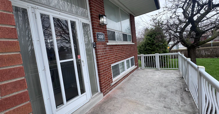 UPPER-300 Driftwood Avenue, Toronto, ON, M3N 2P1 - 3