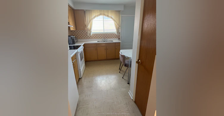 UPPER-300 Driftwood Avenue, Toronto, ON, M3N 2P1 - 13