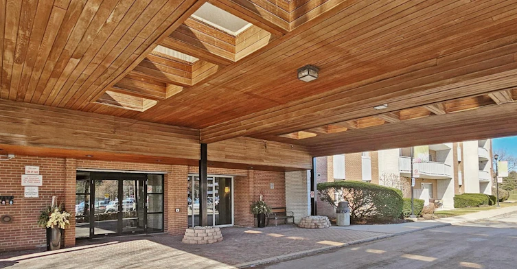 310-1660 Bloor Street, Mississauga, ON, L4X 1R9 - 2