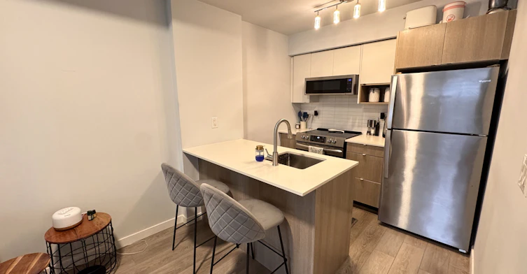 #113-1135 Cooke Boulevard, Burlington, ON, L7T 0C3 - 3