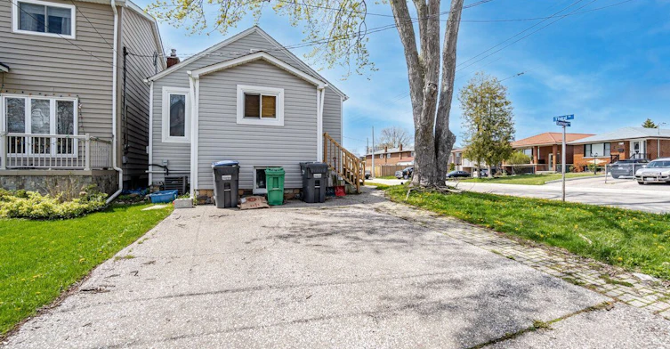 2-1078 Eastmount Avenue, Mississauga, ON, L5E 1Z3 - 2