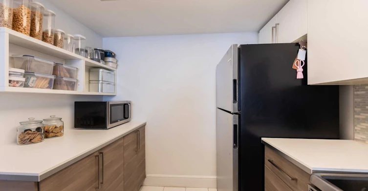 1004-300 Webb Drive, Mississauga, ON, L5B 3W3 - 4