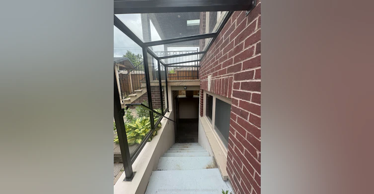 2 Lower-1166 Glengrove Avenue W, Toronto, ON, M6B 2K4 - 4