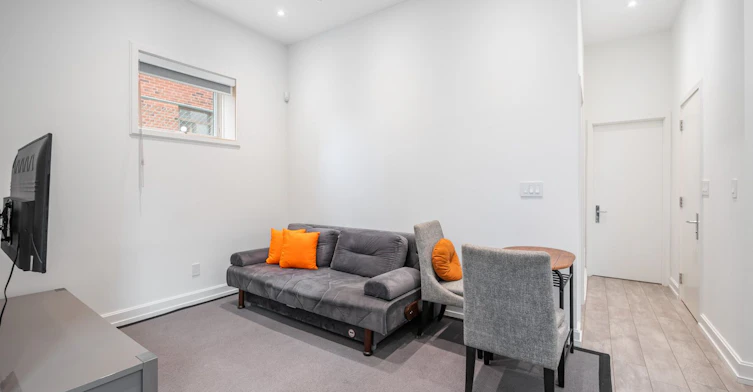 Lower-10 Katherine Road, Toronto, ON, M3K 1H9 - 12