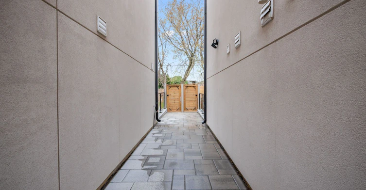 Lower-10 Katherine Road, Toronto, ON, M3K 1H9 - 5