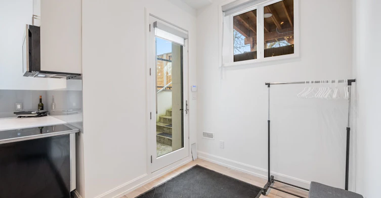 Lower-10 Katherine Road, Toronto, ON, M3K 1H9 - 10
